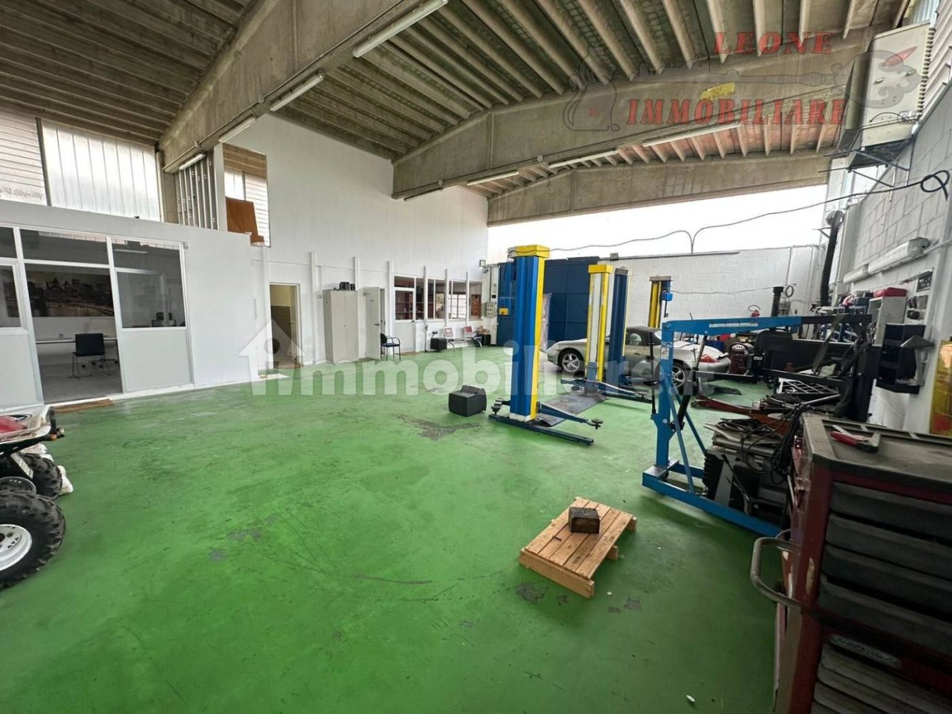 Entrepôt à Siziano, Italy 300m² No. 384009