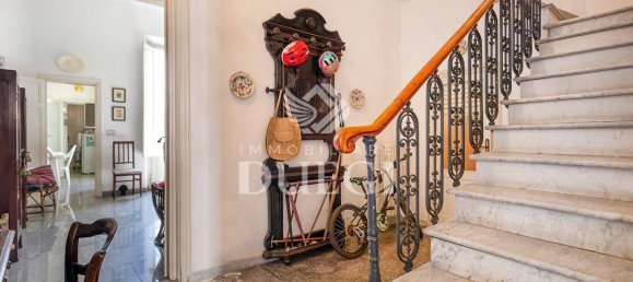 5 bedrooms Villa in Viareggio, Italy No. 325576 5