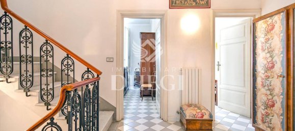 5 bedrooms Villa in Viareggio, Italy No. 325576 10