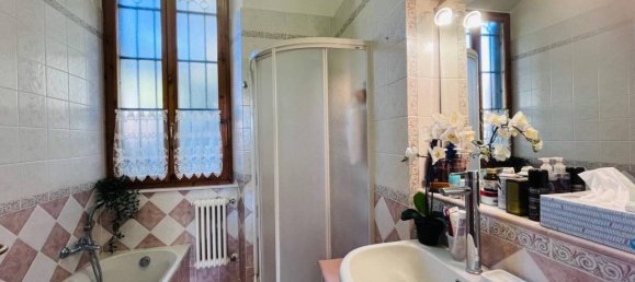 7 rooms Apartment in Livorno, Italy No. 43479 26