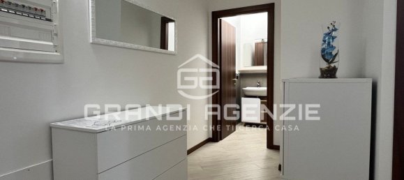 Studio in Verona, Italy No. 284749 8