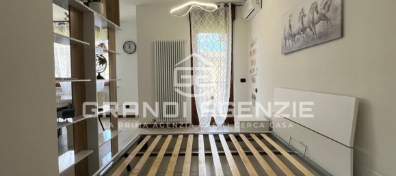 Studio in Verona, Italy No. 284749 9
