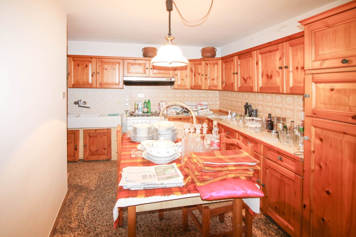 4 bedrooms House in Negrar, Italy No. 128010