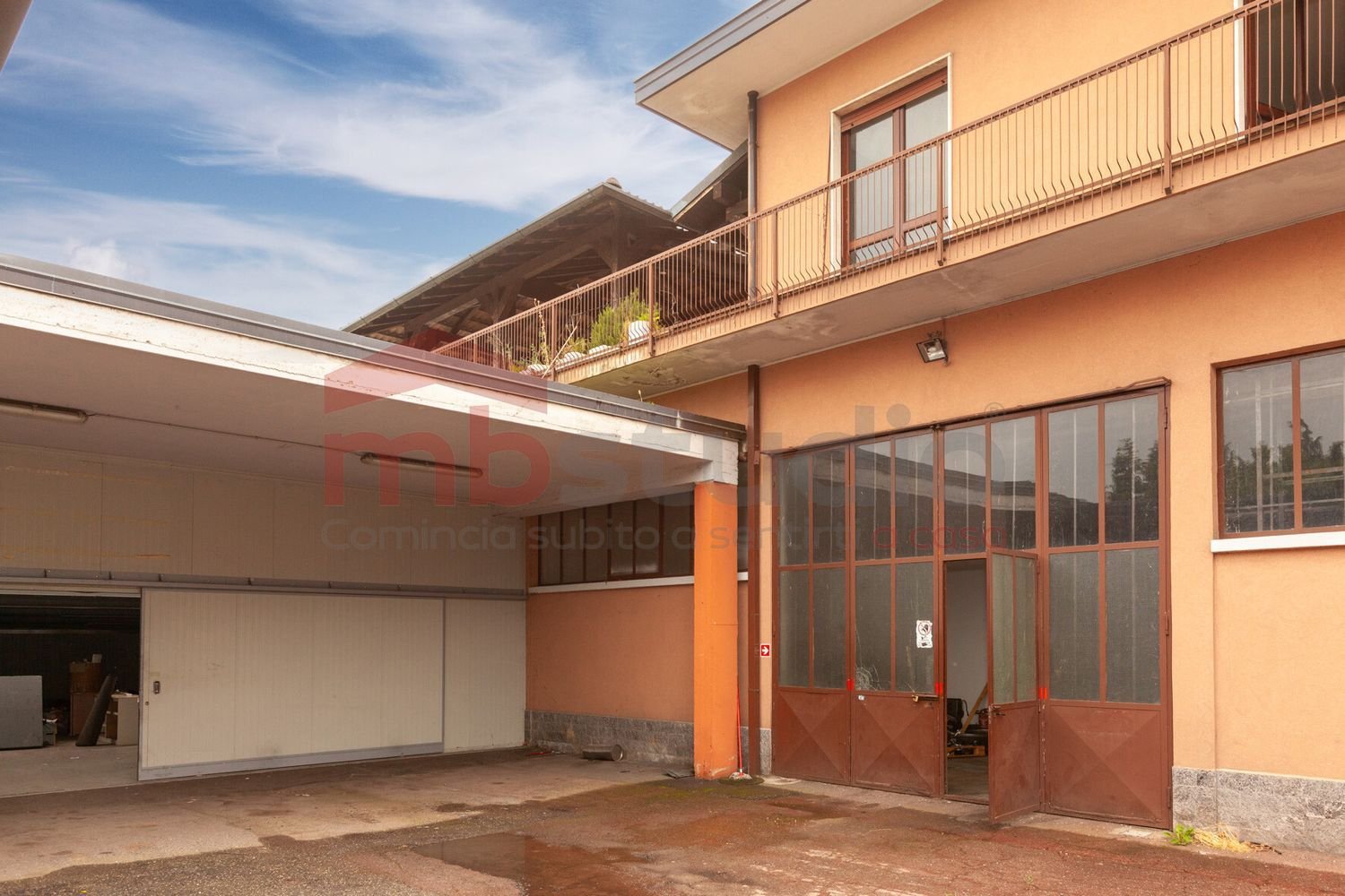 466m² Warehouse in Tradate, Italy No. 206254