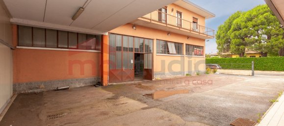 466m² Warehouse in Tradate, Italy No. 206254 6