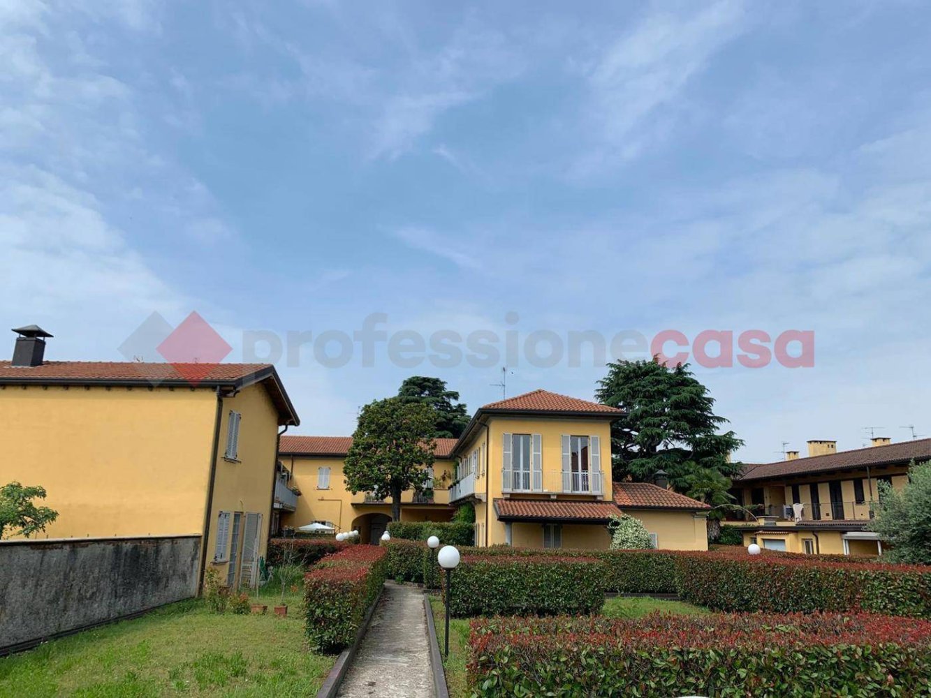 3 rooms Apartment in Castano Primo, Italy No. 22926