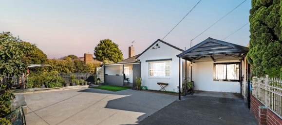 3 bedrooms House in Springvale, Australia No. 355 3