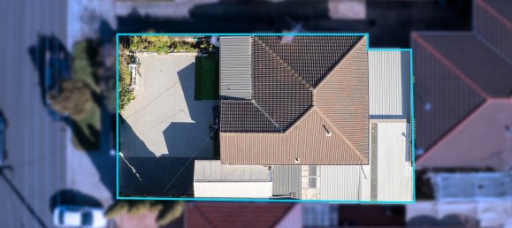 3 bedrooms House in Springvale, Australia No. 355 4