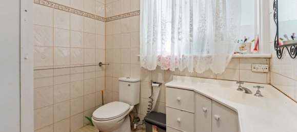 3 bedrooms House in Springvale, Australia No. 355 16