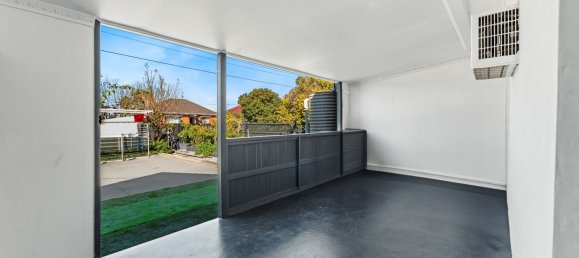 3 bedrooms House in Springvale, Australia No. 355 5