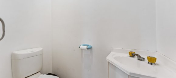 3 bedrooms House in Springvale, Australia No. 355 15