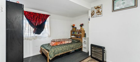 3 bedrooms House in Springvale, Australia No. 355 13