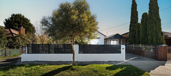 3 bedrooms House in Springvale, Australia No. 355 2