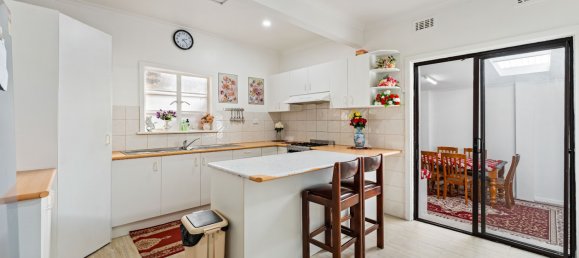 3 bedrooms House in Springvale, Australia No. 355 9