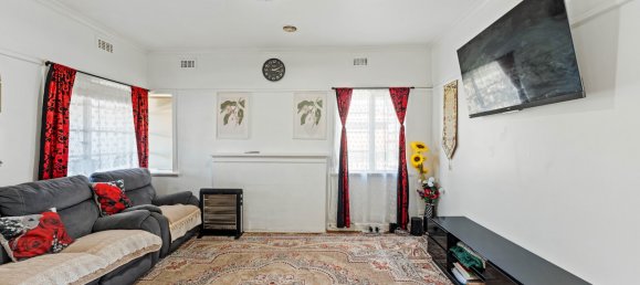 3 bedrooms House in Springvale, Australia No. 355 8