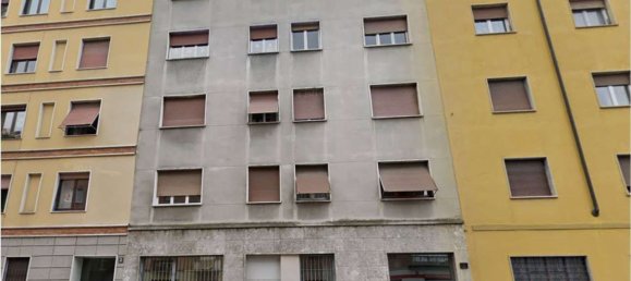 4 rooms Apartment in Milan, Italy No. 268884 2