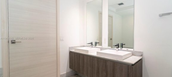 3 Schlafzimmer Gewerbliche Immobilien in Miami, USA, Nr. 615554 6