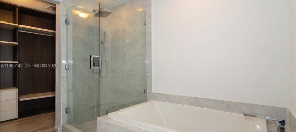 3 Schlafzimmer Gewerbliche Immobilien in Miami, USA, Nr. 615554 5