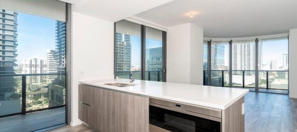 3 Schlafzimmer Gewerbliche Immobilien in Miami, USA, Nr. 615554 24