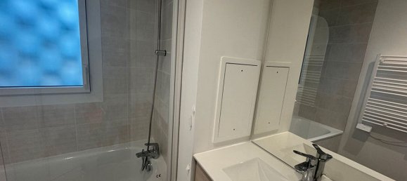 Apartamento de 2 dormitorios en Romainville, France No. 193859 6