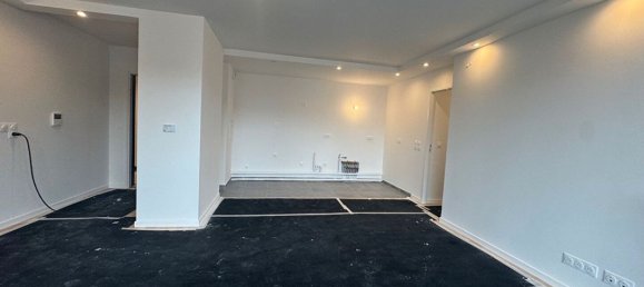 Apartamento de 2 dormitorios en Romainville, France No. 193859 4