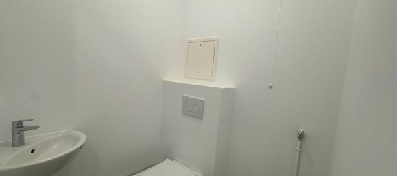 Apartamento de 2 dormitorios en Romainville, France No. 193859 8