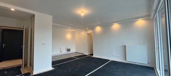 Apartamento de 2 dormitorios en Romainville, France No. 193859 2