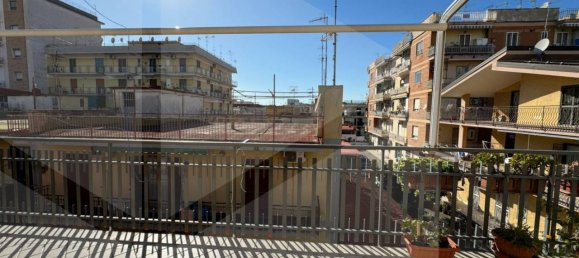 4-salle Appartement à Pomigliano d'Arco, Italy No. 99808 5