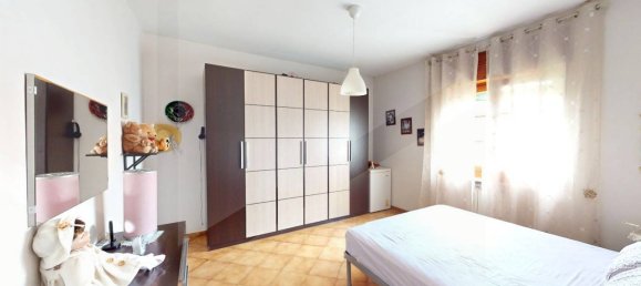 4-salle Appartement à Pomigliano d'Arco, Italy No. 99808 16