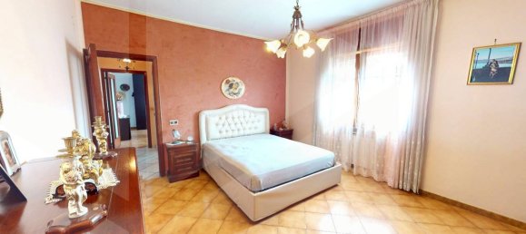 4-salle Appartement à Pomigliano d'Arco, Italy No. 99808 12
