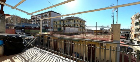 4-salle Appartement à Pomigliano d'Arco, Italy No. 99808 2