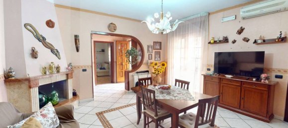 4-salle Appartement à Pomigliano d'Arco, Italy No. 99808 7