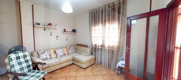 4-salle Appartement à Pomigliano d'Arco, Italy No. 99808 11