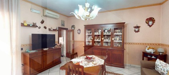 4-salle Appartement à Pomigliano d'Arco, Italy No. 99808 6