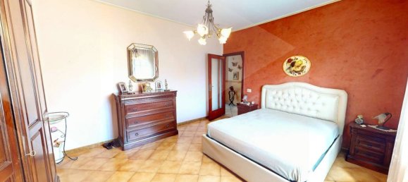 4-salle Appartement à Pomigliano d'Arco, Italy No. 99808 13