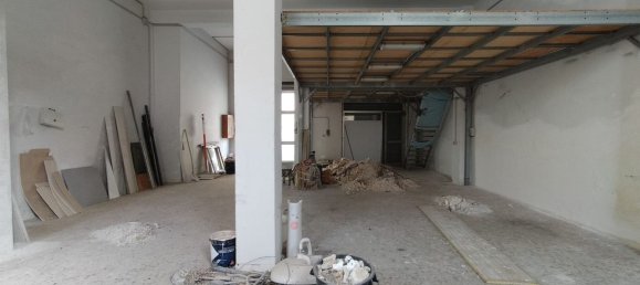 160m² Commercial property in Lecce, Italy No. 85312 9