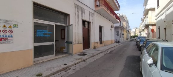 160m² Commercial property in Lecce, Italy No. 85312 2
