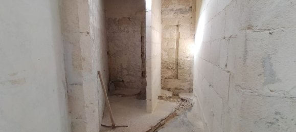 160m² Commercial property in Lecce, Italy No. 85312 12