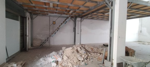 160m² Commercial property in Lecce, Italy No. 85312 4