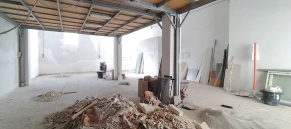 160m² Commercial property in Lecce, Italy No. 85312 6