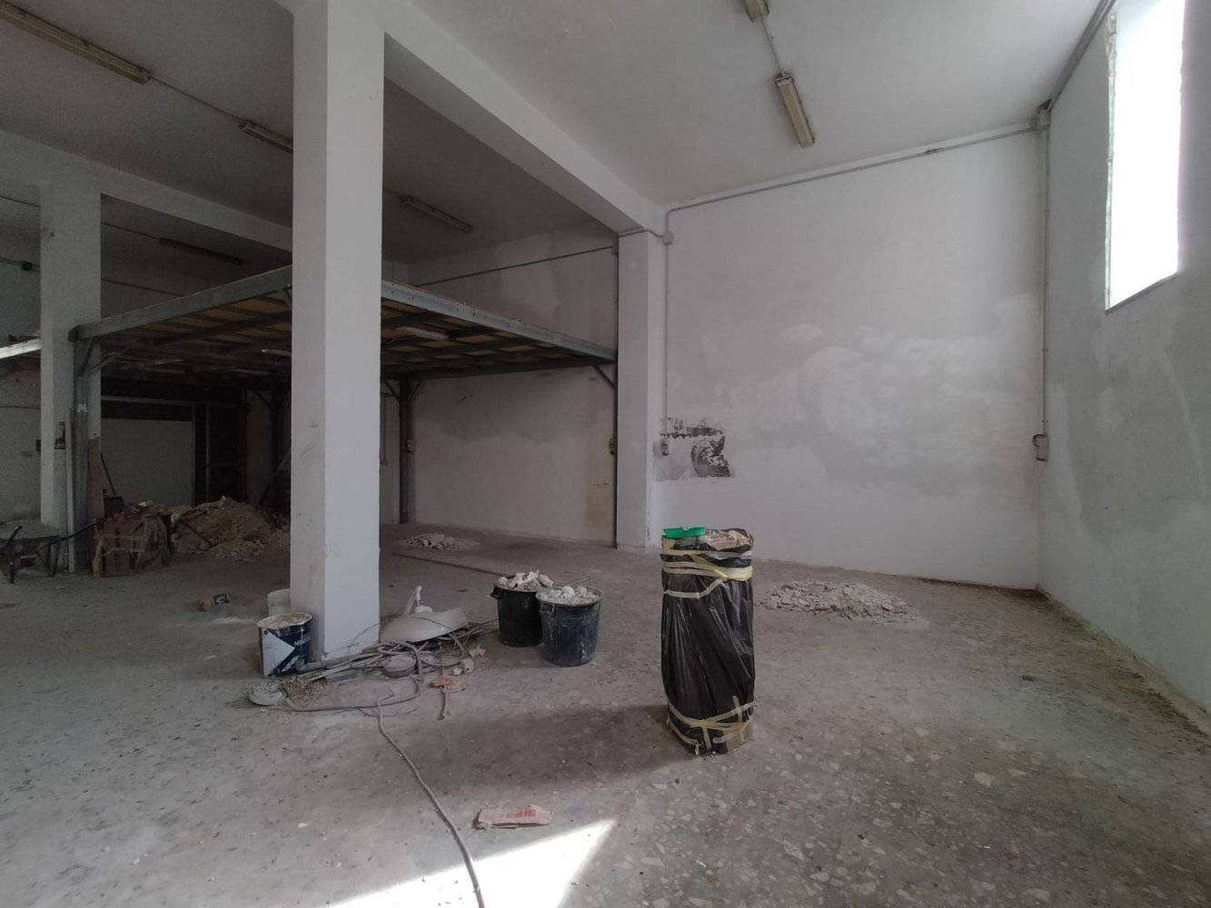 160m² Commercial property in Lecce, Italy No. 85312