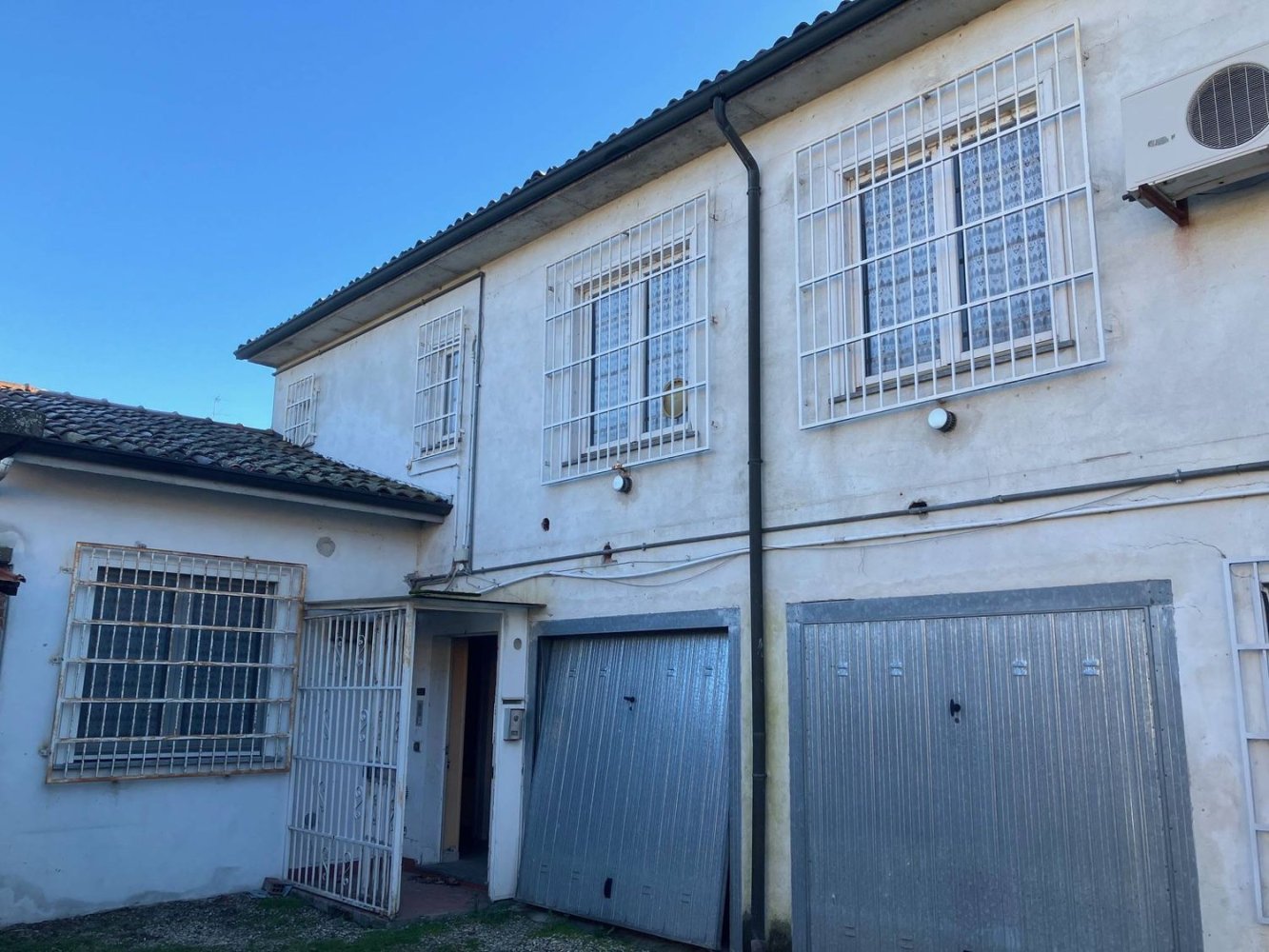 104m² Commercial property in Sartirana Lomellina, Italy No. 364867