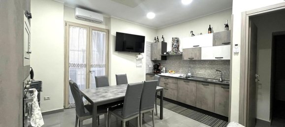 3 rooms Apartment in Torre del Greco, Italy No. 5679 4