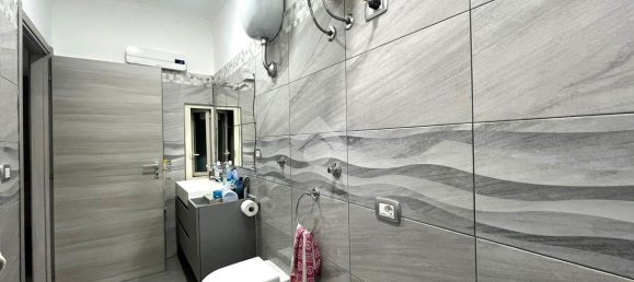 3 rooms Apartment in Torre del Greco, Italy No. 5679 8