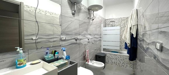 3 rooms Apartment in Torre del Greco, Italy No. 5679 7