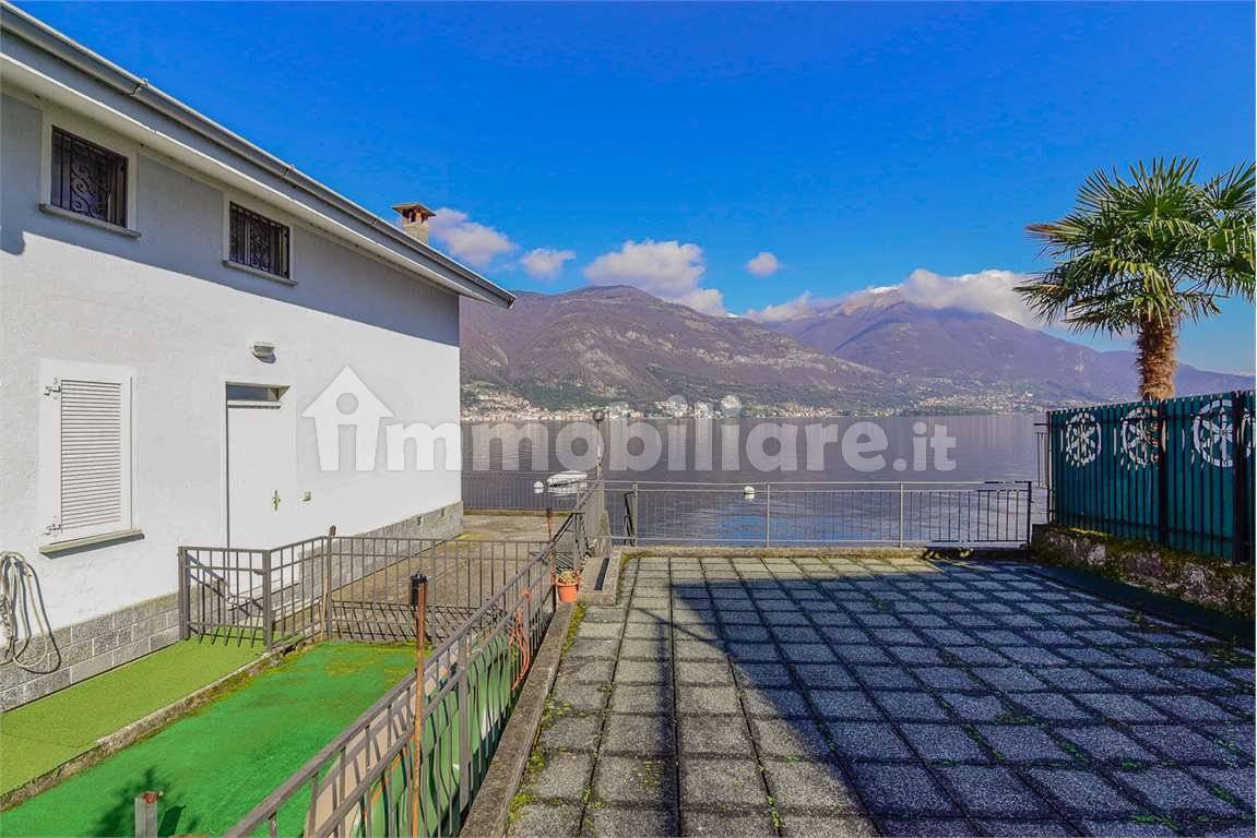 Villa de 5 habitaciónes en Lezzeno, Italy No. 202571