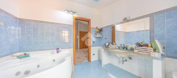 2 bedrooms Apartment in Rome, Italy No. 276363 11