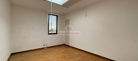 Duplex T7 em Montebello Vicentino, Italy N.º 337946 23