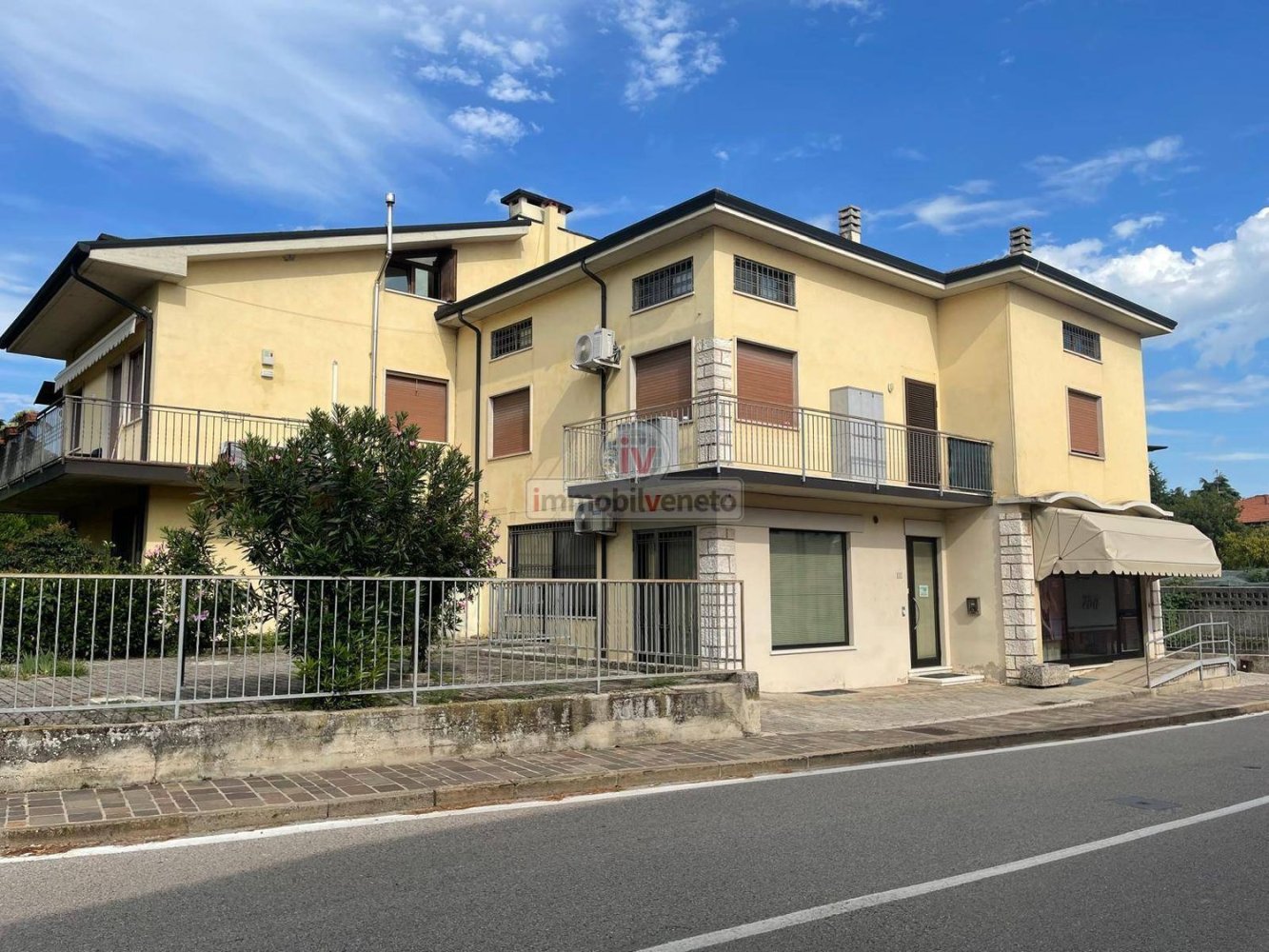 Duplex T7 em Montebello Vicentino, Italy N.º 337946