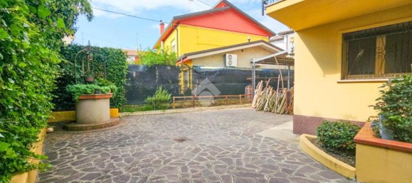 5-salle Maison à Ferrara, Italy No. 146100 5